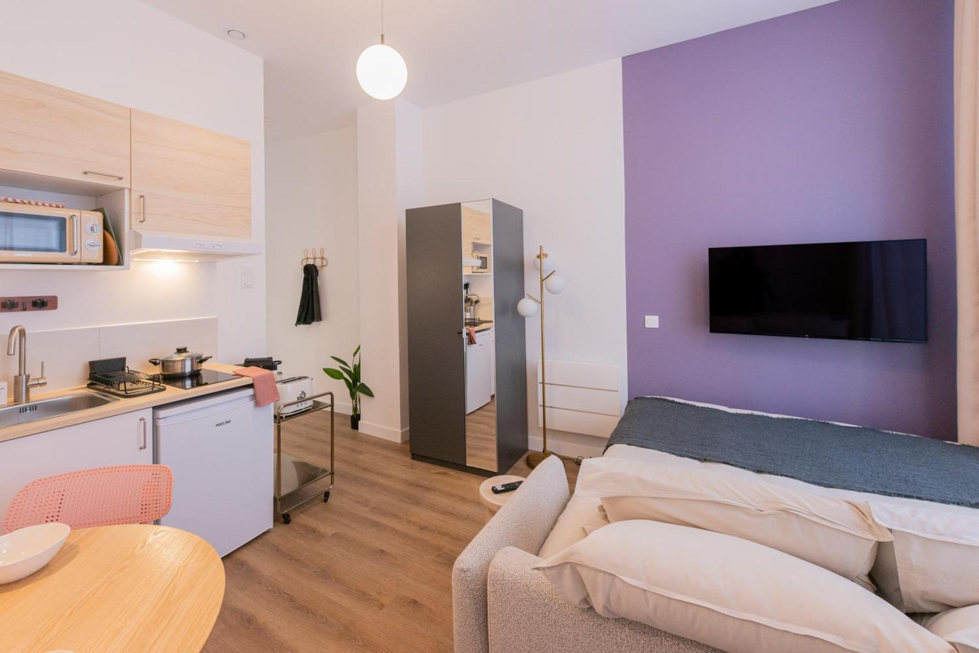 Modern In The 10th District Appartement Parijs