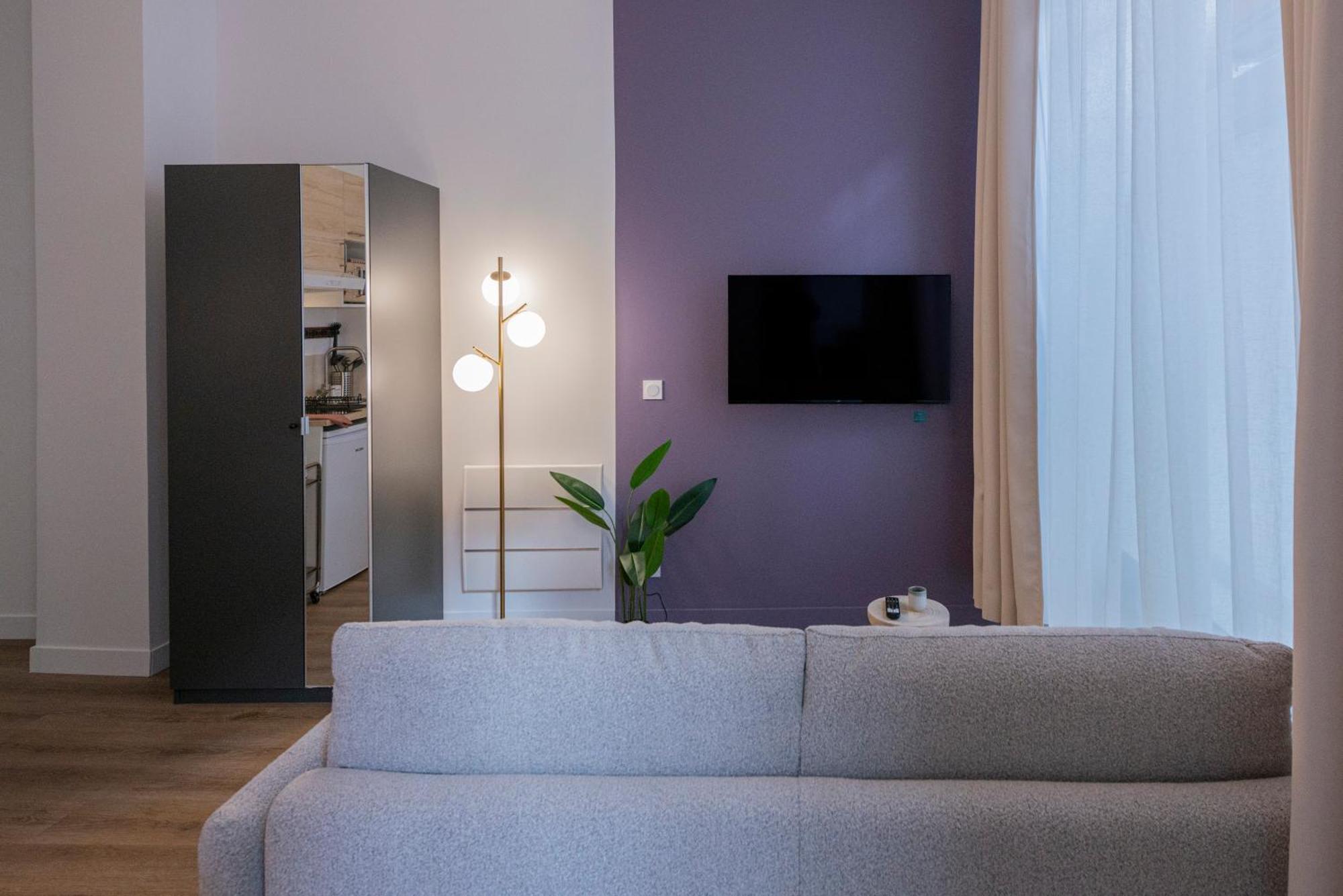 Appartement Modern In The 10th District Parijs