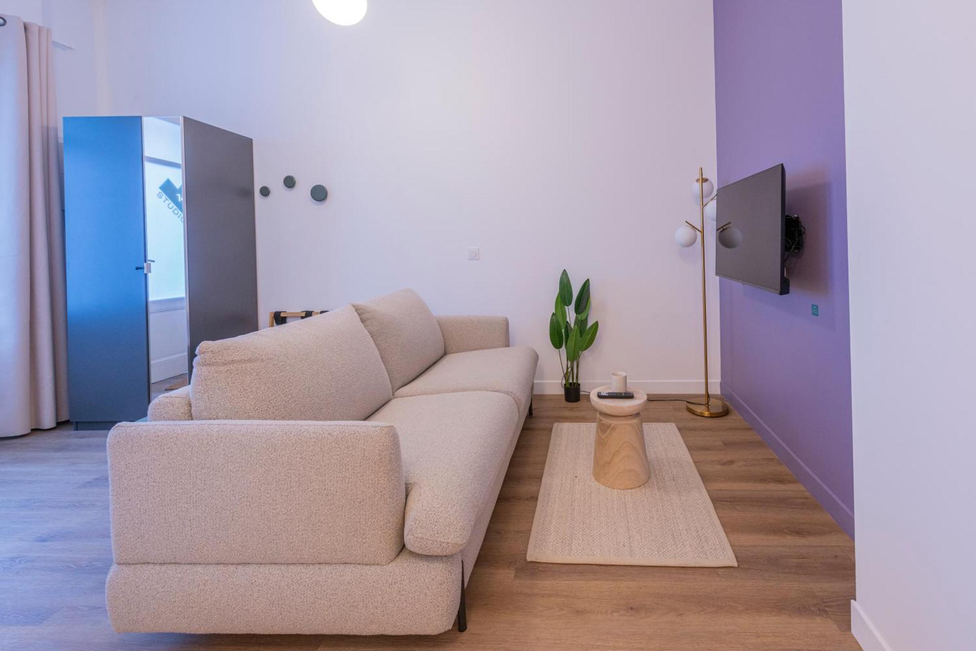 Appartement Modern In The 10th District Parijs