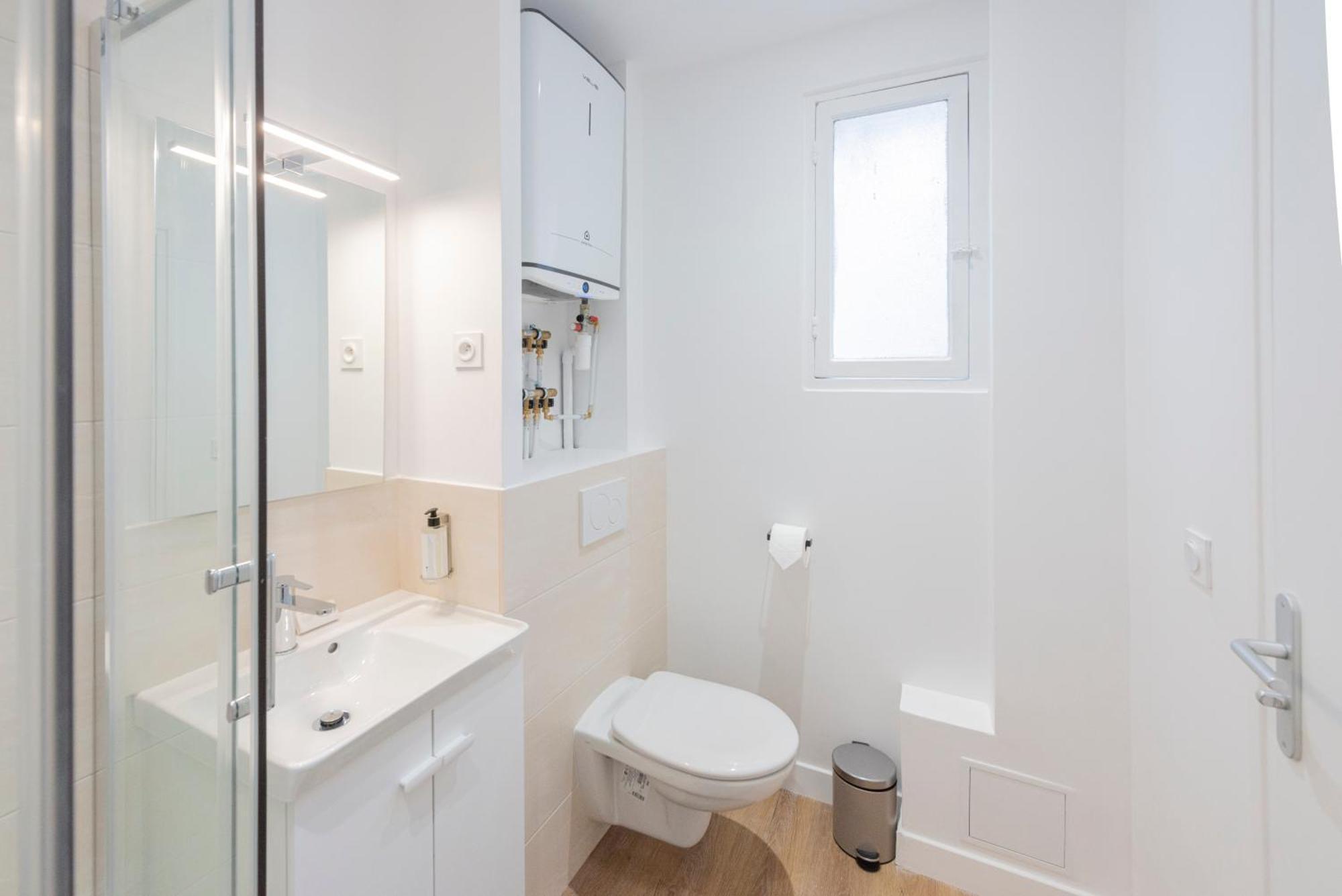 Modern In The 10th District Appartement Parijs