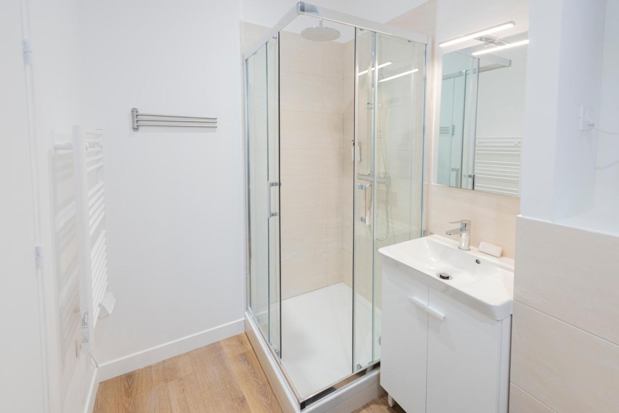Modern In The 10th District Appartement *